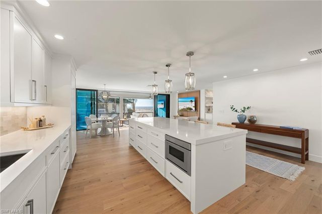 25 Beach Homes, Captiva, FL 33924