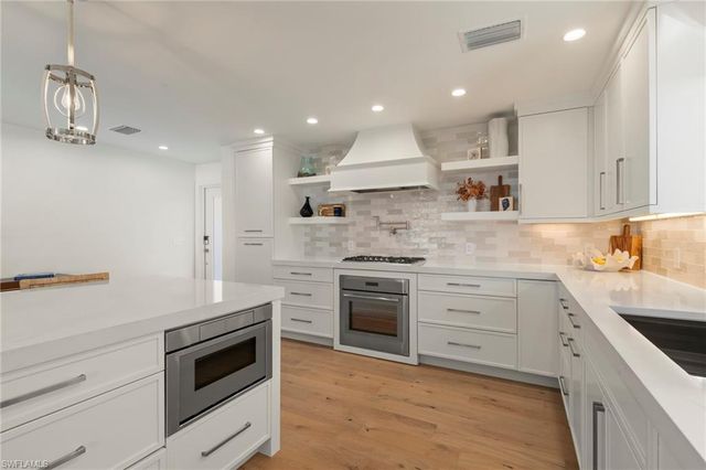 25 Beach Homes, Captiva, FL 33924