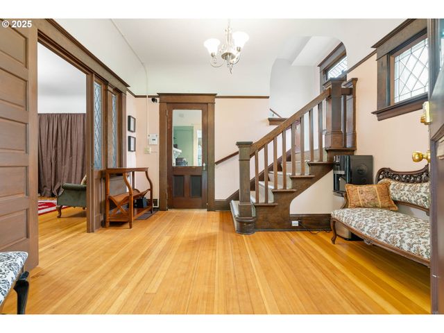 3906 S KELLY Ave, Portland, OR 97239