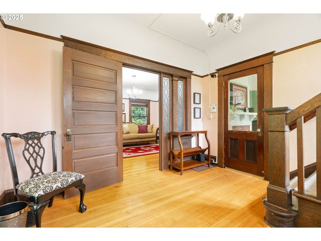 3906 S KELLY Ave, Portland, OR 97239