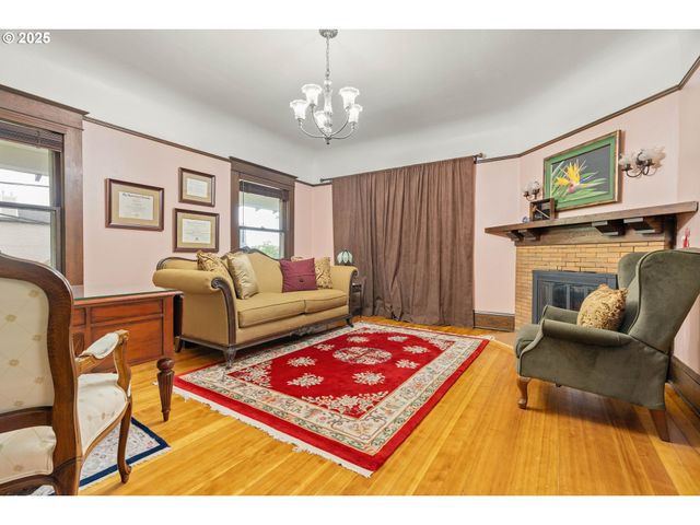 3906 S KELLY Ave, Portland, OR 97239