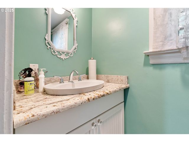 3906 S KELLY Ave, Portland, OR 97239