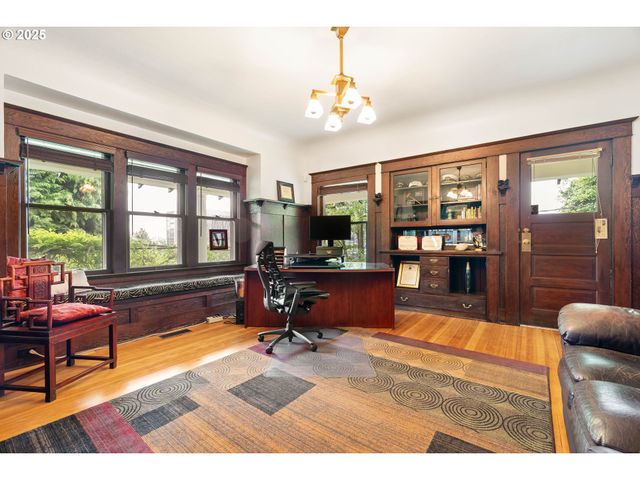 3906 S KELLY Ave, Portland, OR 97239