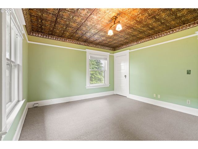 3906 S KELLY Ave, Portland, OR 97239