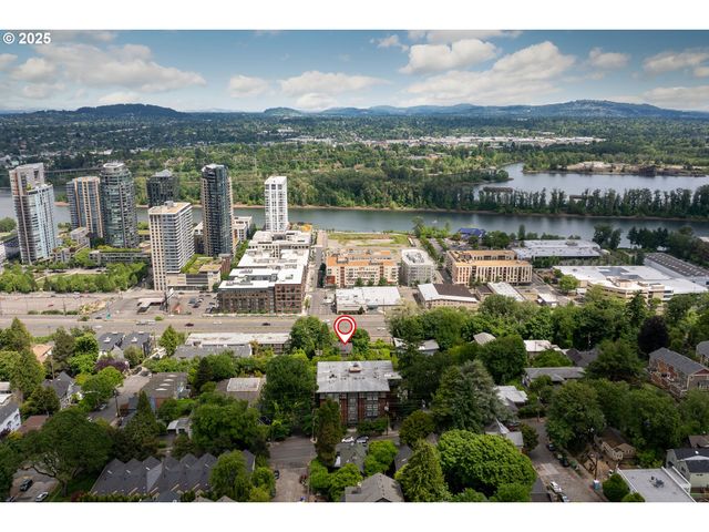 3906 S KELLY Ave, Portland, OR 97239