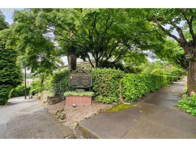3906 S KELLY Ave, Portland, OR 97239