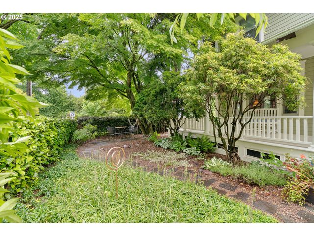 3906 S KELLY Ave, Portland, OR 97239