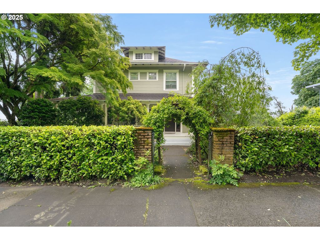 3906 S KELLY Ave, Portland, OR 97239