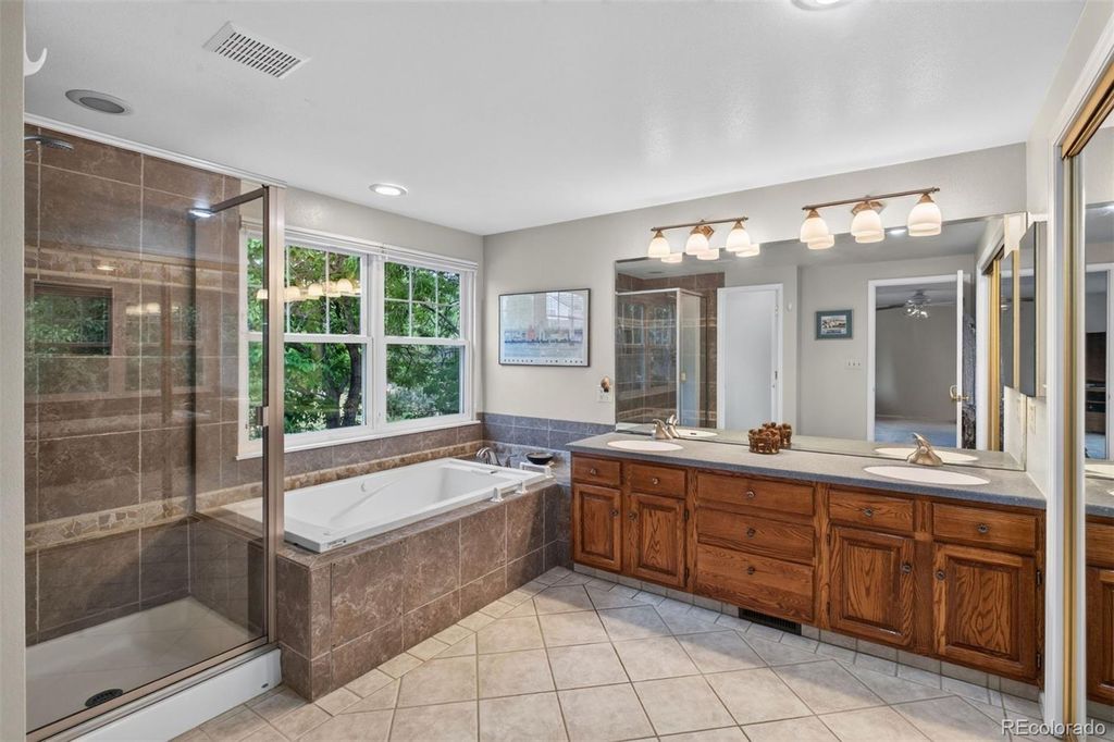 Image 16 of property listing at 5927 E Jamison Lane, Centennial, CO 80112