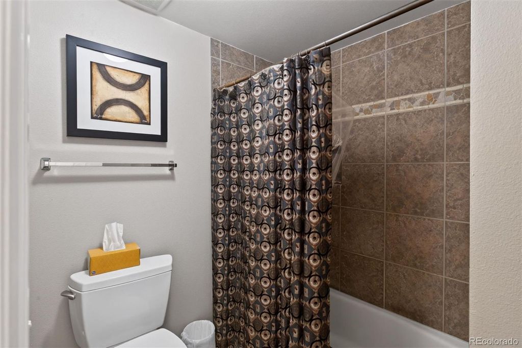 Image 23 of property listing at 5927 E Jamison Lane, Centennial, CO 80112