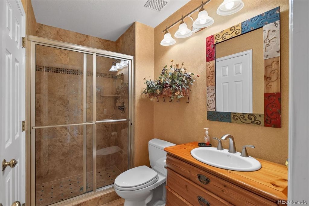 Image 26 of property listing at 5927 E Jamison Lane, Centennial, CO 80112