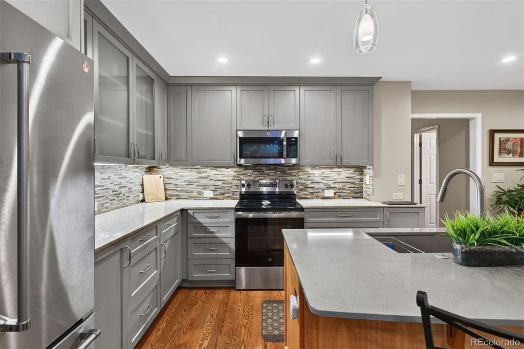 Image 4 of property listing at 5927 E Jamison Lane, Centennial, CO 80112