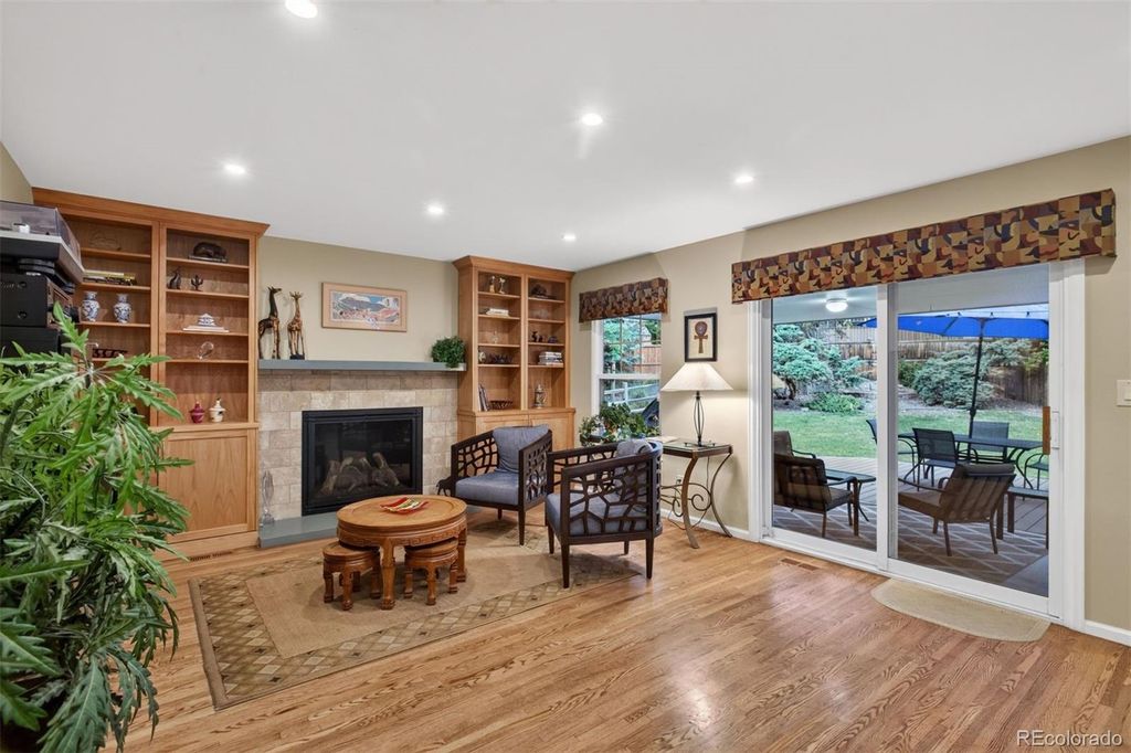 Image 6 of property listing at 5927 E Jamison Lane, Centennial, CO 80112