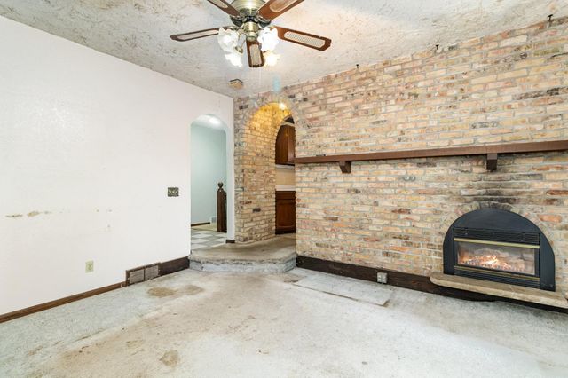 9340 Pierson Lake Drive, Chaska, MN 55318