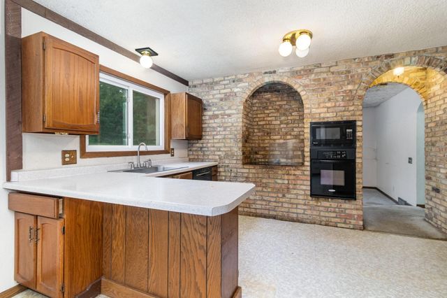 9340 Pierson Lake Drive, Chaska, MN 55318