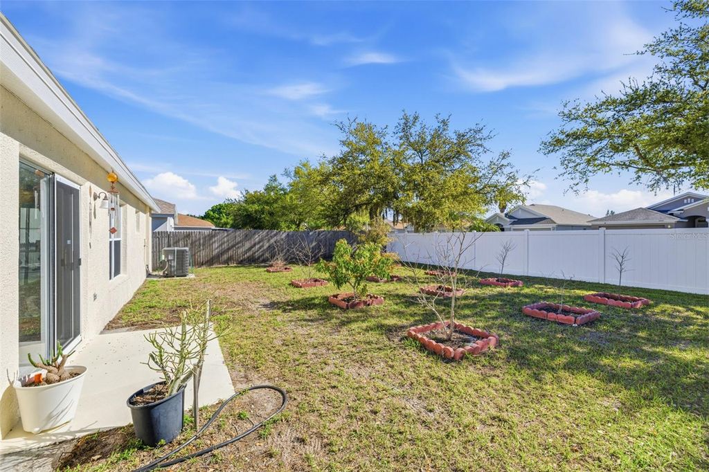 Image 14 of property listing at 12422 TREE POINTE COURT, Riverview, FL 33578