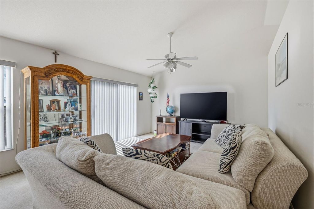 Image 4 of property listing at 12422 TREE POINTE COURT, Riverview, FL 33578