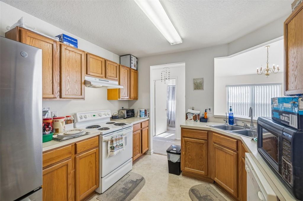 Image 8 of property listing at 12422 TREE POINTE COURT, Riverview, FL 33578