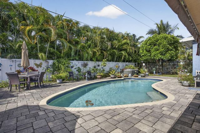 240 GREGORY Road, West Palm Beach, FL 33405