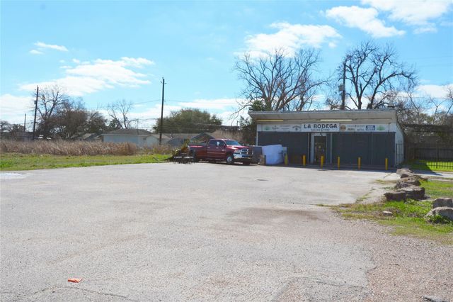 10013 W Montgomery Road, Houston, TX 77088