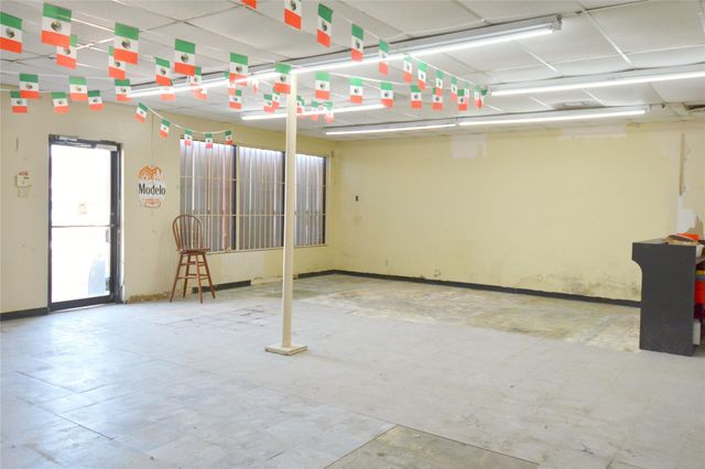 10013 W Montgomery Road, Houston, TX 77088