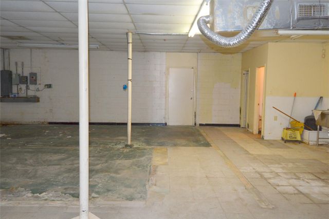 10013 W Montgomery Road, Houston, TX 77088