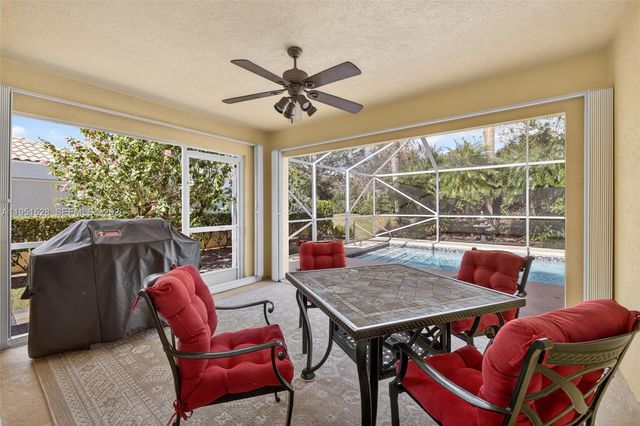 10653 SW Hartwick Dr, Port St. Lucie, FL 34987