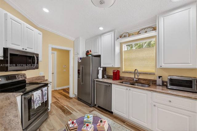 10653 SW Hartwick Dr, Port St. Lucie, FL 34987