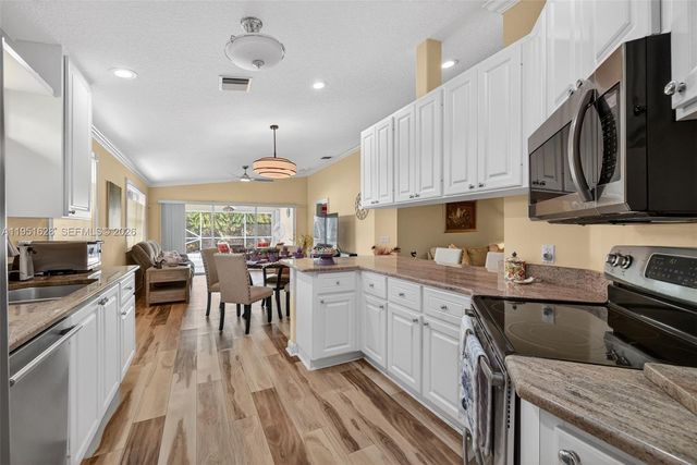 10653 SW Hartwick Dr, Port St. Lucie, FL 34987