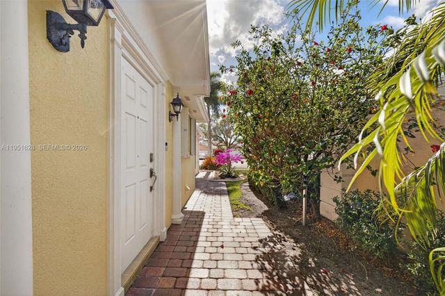 10653 SW Hartwick Dr, Port St. Lucie, FL 34987