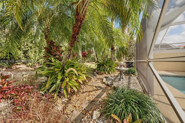 10653 SW Hartwick Dr, Port St. Lucie, FL 34987