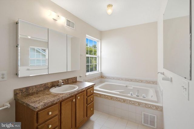 19 RICHARDS RD, Lawrenceville, NJ 08648