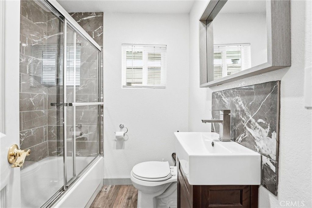 Image 14 of property listing at 327 W Wilson 107, Costa Mesa, CA 92627