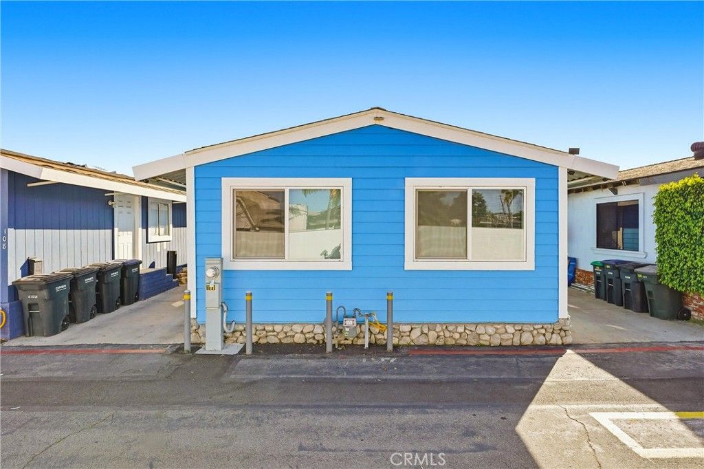 Image 17 of property listing at 327 W Wilson 107, Costa Mesa, CA 92627