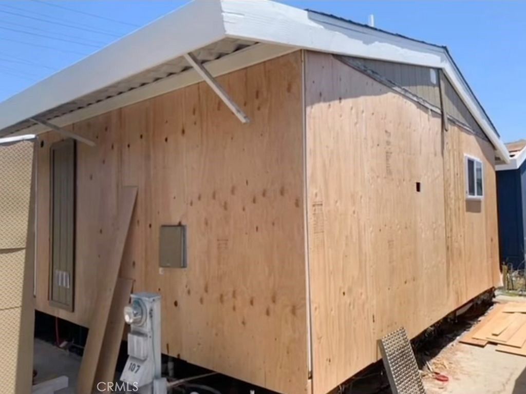 Image 22 of property listing at 327 W Wilson 107, Costa Mesa, CA 92627