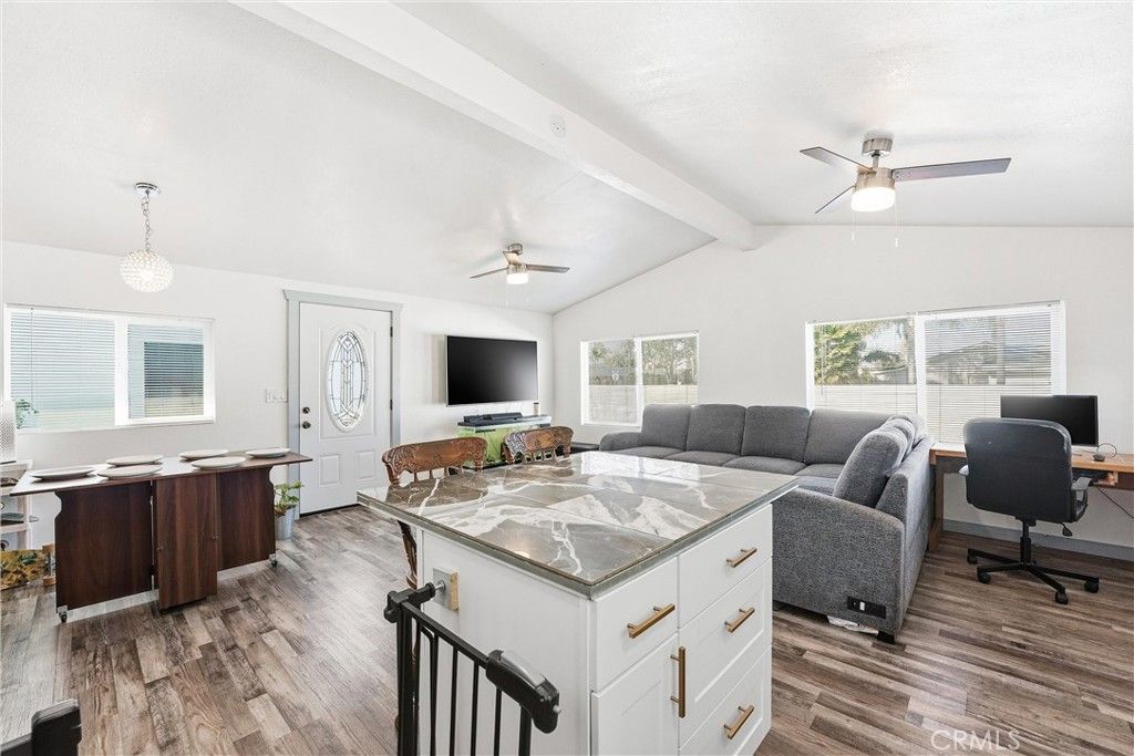 Image 3 of property listing at 327 W Wilson 107, Costa Mesa, CA 92627