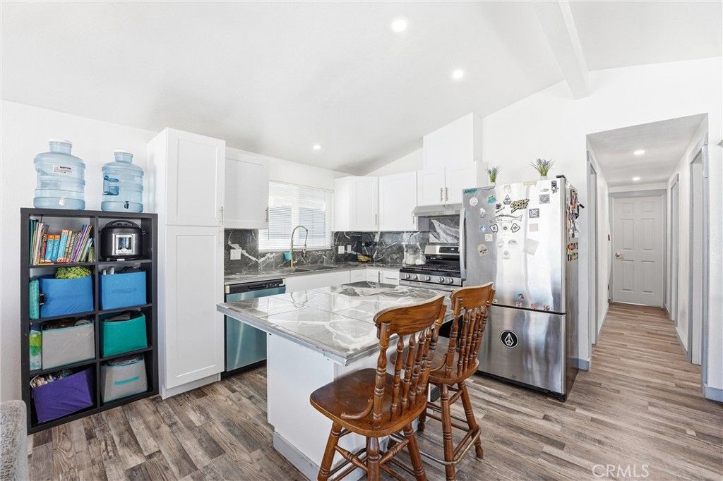 Image 5 of property listing at 327 W Wilson 107, Costa Mesa, CA 92627