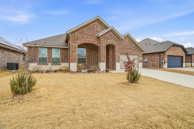 136 Colonial Drive, Joshua, TX 76058