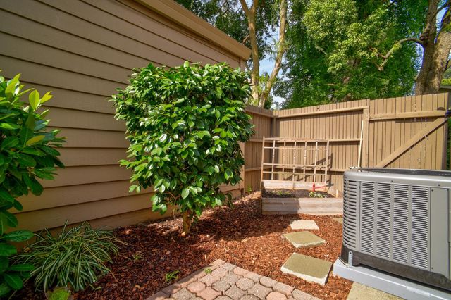 424 Hartnell Pl, Sacramento, CA 95825