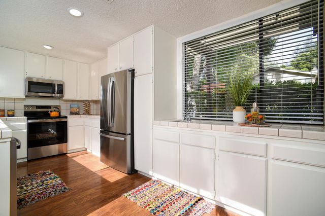 424 Hartnell Pl, Sacramento, CA 95825
