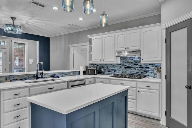 3801 Holly Ridge, Longview, TX 75605