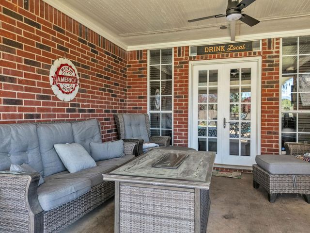 3801 Holly Ridge, Longview, TX 75605