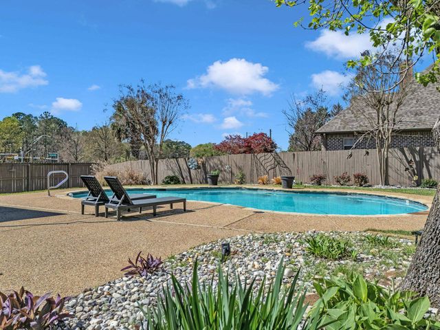 3801 Holly Ridge, Longview, TX 75605