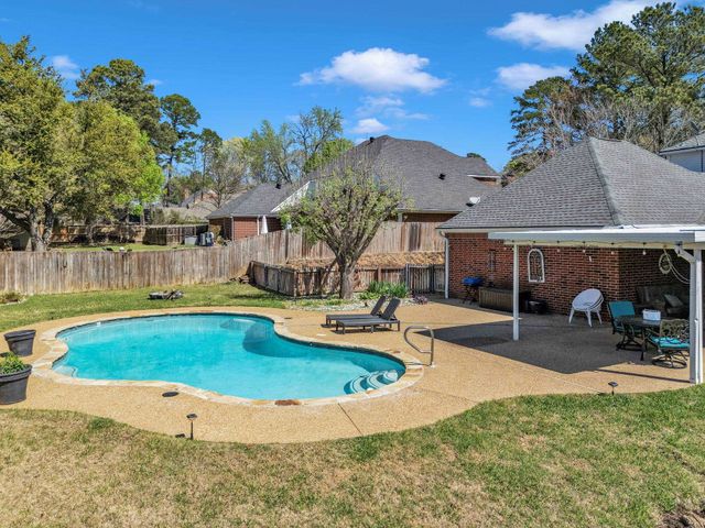 3801 Holly Ridge, Longview, TX 75605