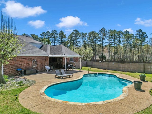 3801 Holly Ridge, Longview, TX 75605