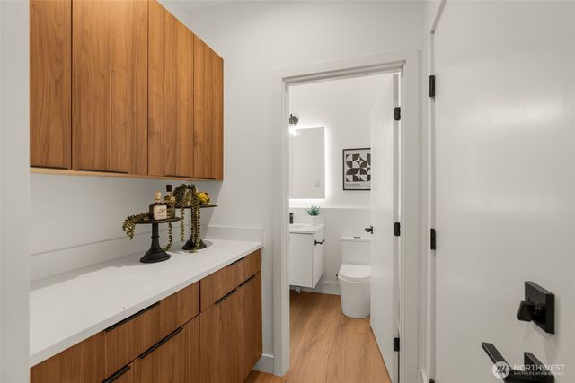 9215 12th Avenue NE, Seattle, WA 98115