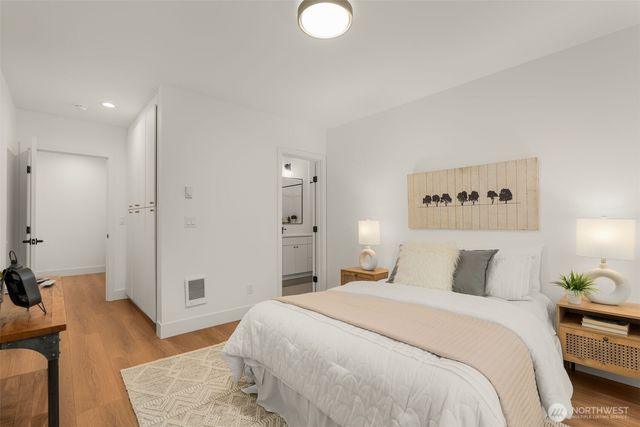 9215 12th Avenue NE, Seattle, WA 98115