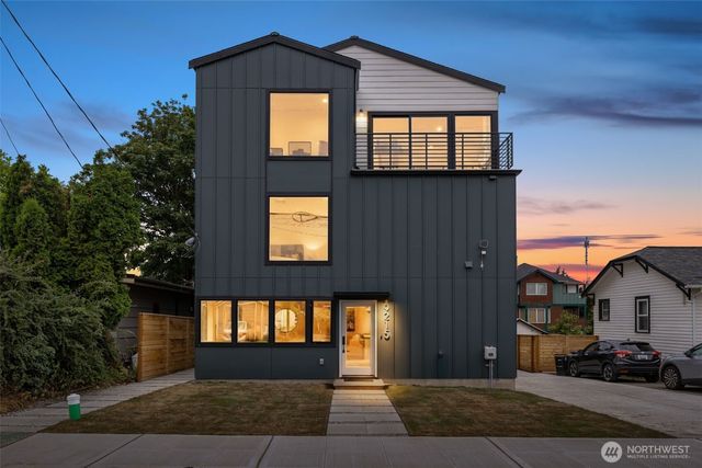 9215 12th Avenue NE, Seattle, WA 98115