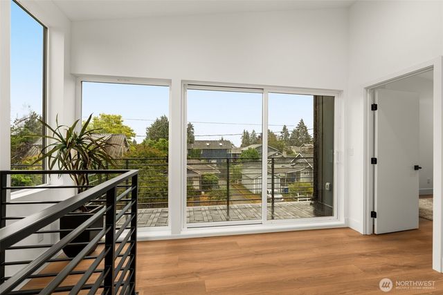9215 12th Avenue NE, Seattle, WA 98115