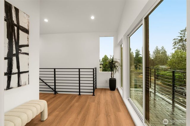 9215 12th Avenue NE, Seattle, WA 98115